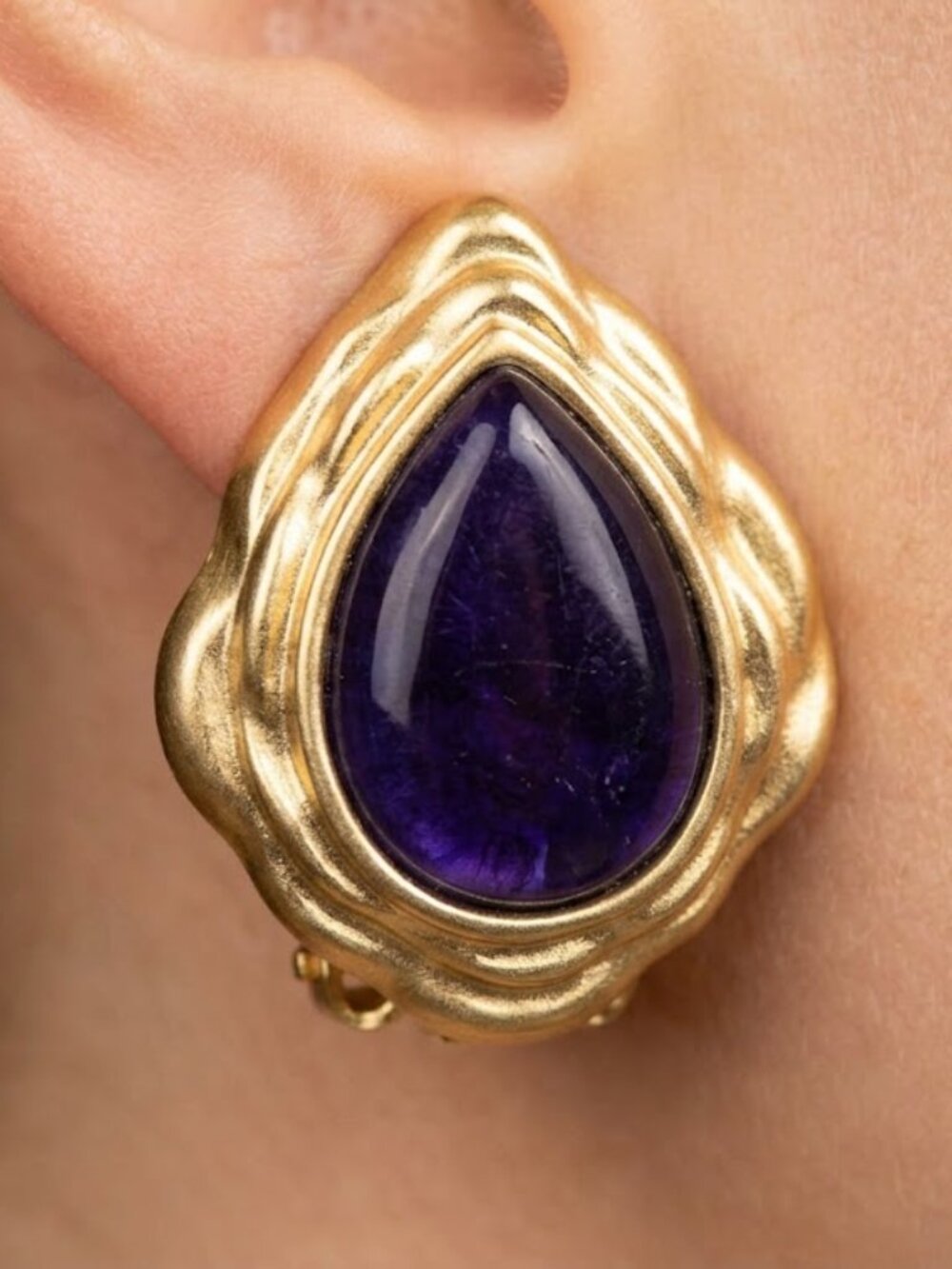 Elegant Gold Tone and dark purple/Blue Teardrop clip on Earrings